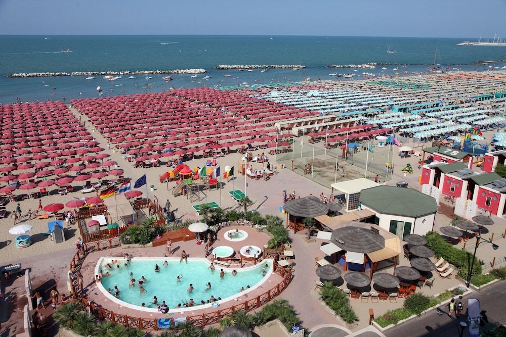 DuoMo Hotel Rimini Esterno foto