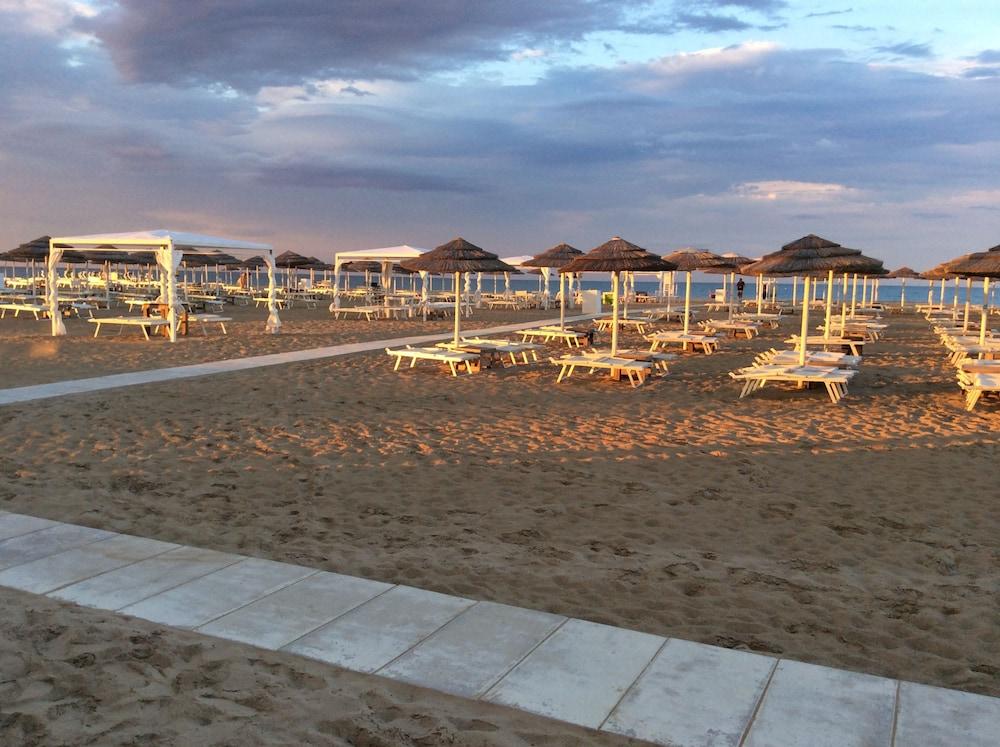 DuoMo Hotel Rimini Esterno foto