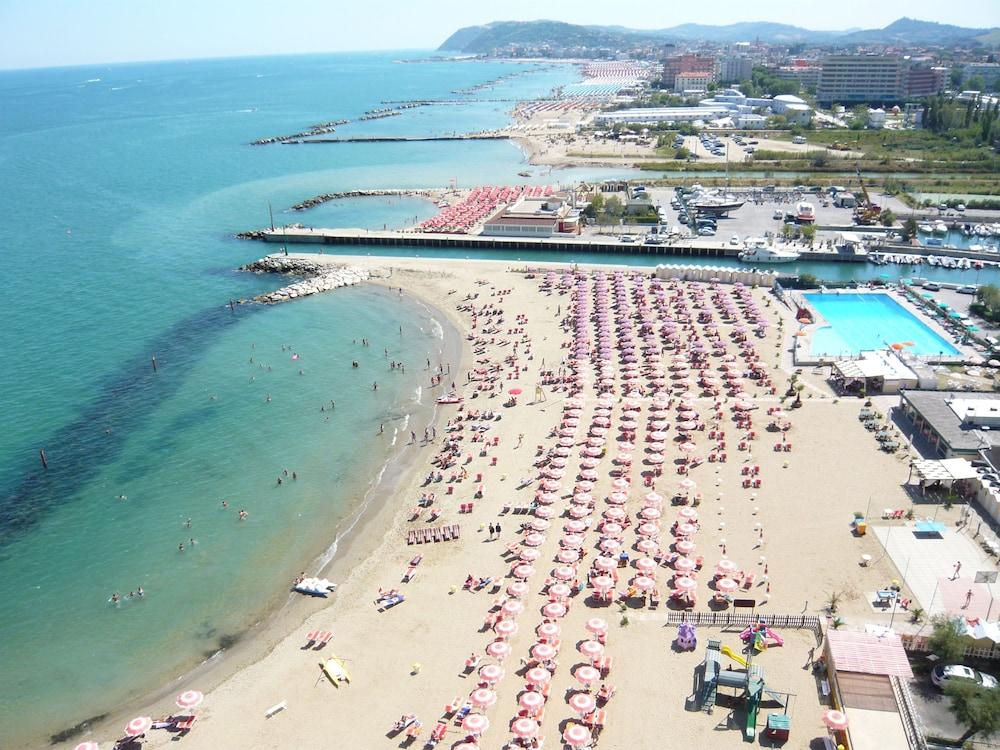 DuoMo Hotel Rimini Esterno foto